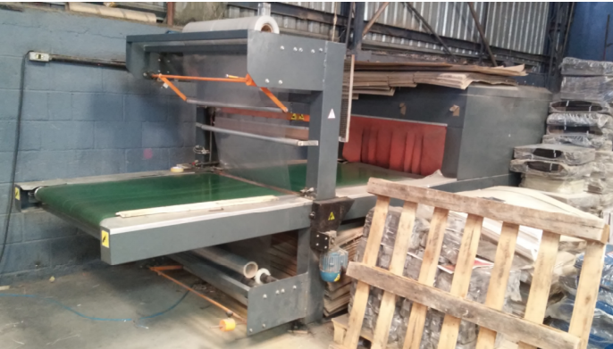   01 (uma) máquina seladora automática, Badlin, cop. 1100 x 4200,selagem de produtos de 90 cm de largura, por 30 cm de altura, porcomprimento variável, produção contínua com esteira e forno paraselagem, avaliada em R$ 65.000,00 (sessenta e cinco mil reais).Certificou o oficial de justiça em 07 d